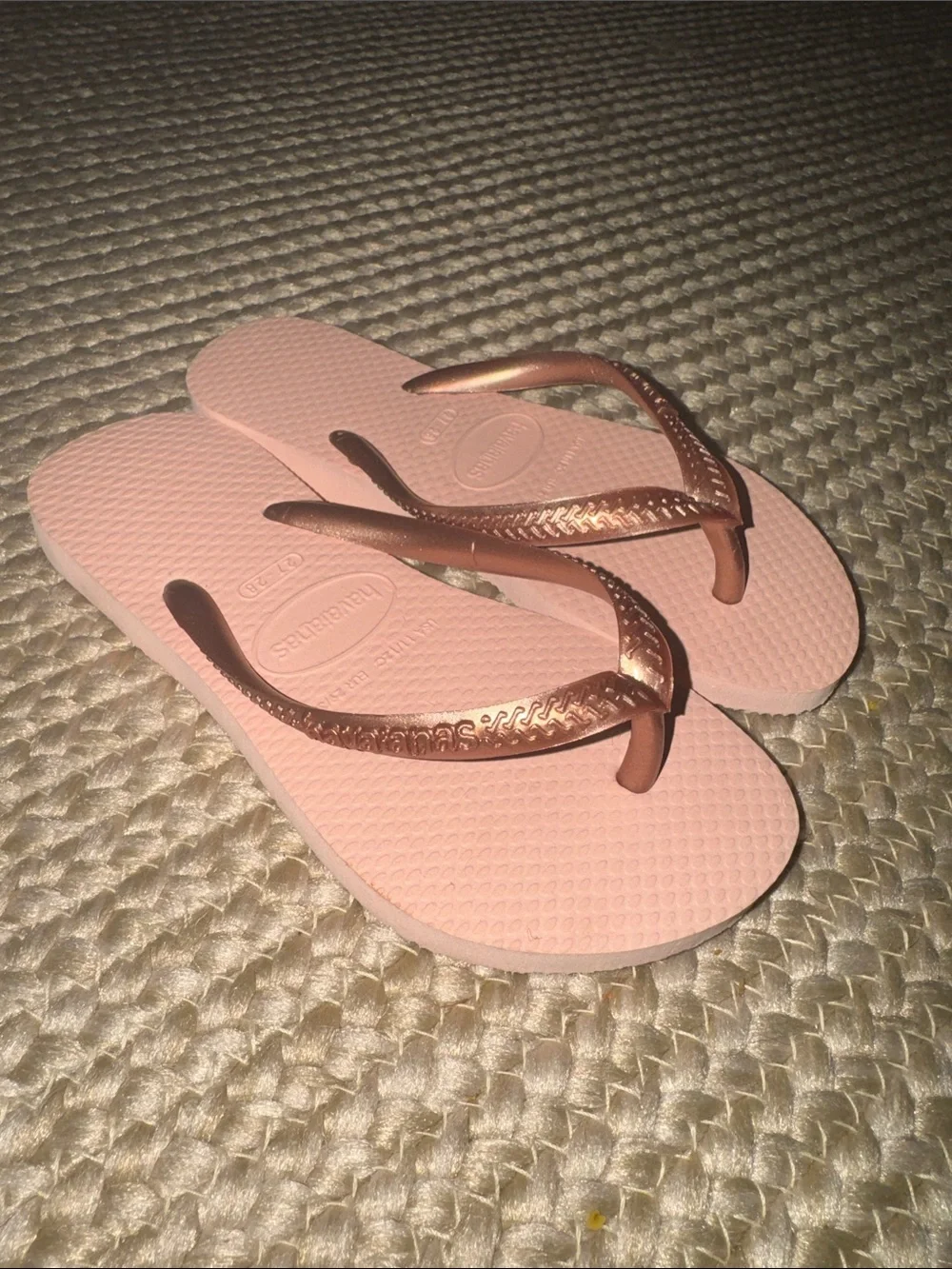 10c Havaianas pink Pink Flip Flops with Metallic Rose Straps